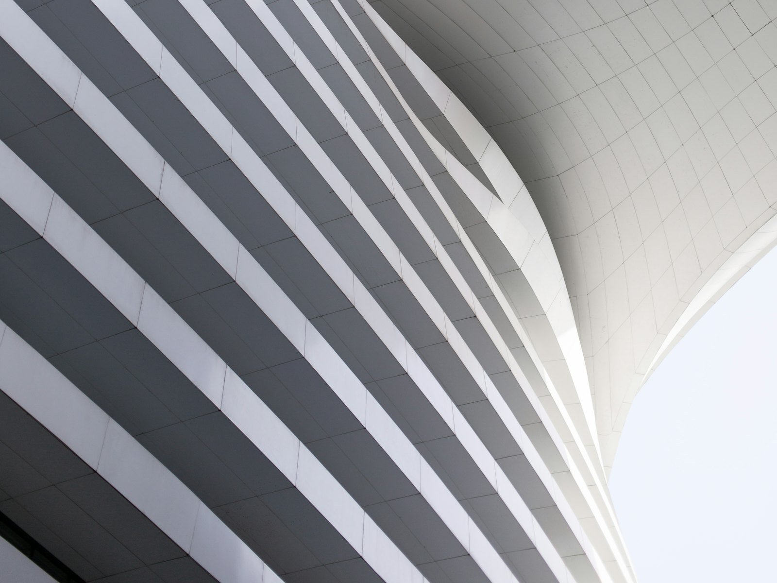 Detalle de fachada de un edificio residencial contemporáneo